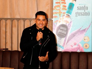 Carlos Rivera - Santo Gusano