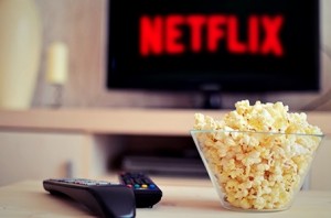 netflix cine español españa enemigo debate perjuicio beneficio polemica